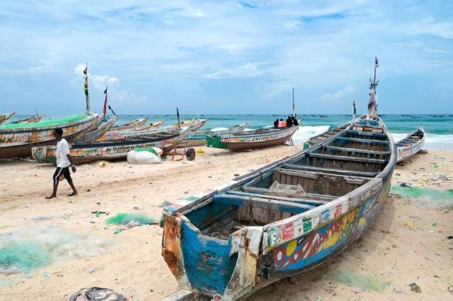 cayucos en Senegal