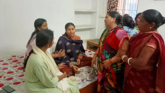 डॉक्टर विकास की पत्नी बेसुध हैं तो मां का रो-रो कर बुरा हाल है