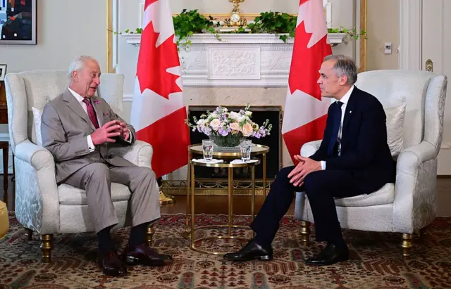 Carlos III y Carney mantuvieron su primera reunión este lunes en Ottawa.
