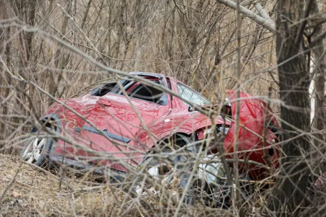 Упавший в кювет автомобиль