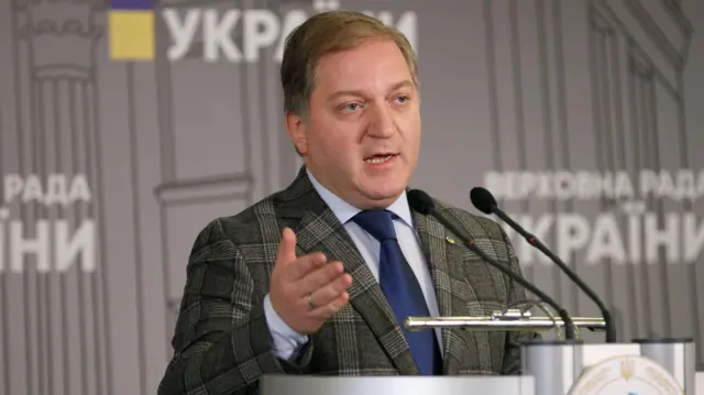 Волошин не перебуває у Британії і поки не притягувався до відповідальності у справі про хабарі Гілла