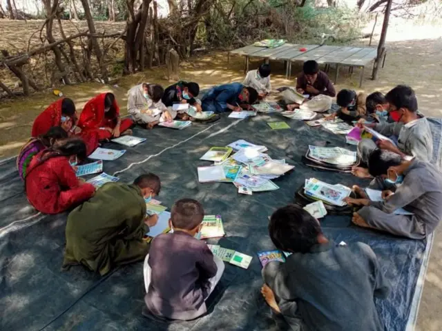 ગુજરાત, શાળાઓ, શિક્ષણ, એજ્યુકેશન, પ્રાઇમરી એજ્યુકેશન, ગુજરાતમાં શિક્ષણની સ્થિતિ, બાળકો, સ્કૂલિંગ, કેળવણી, બીબીસી ગુજરાતી 