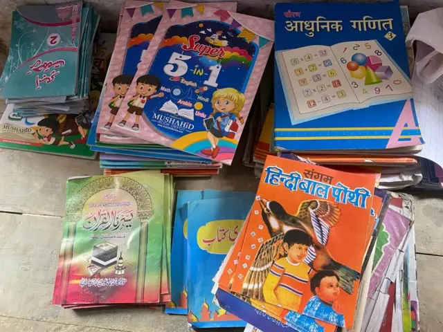 उत्तर प्रदेश के मदरसे में पढ़ाई जाने वाली किताबें