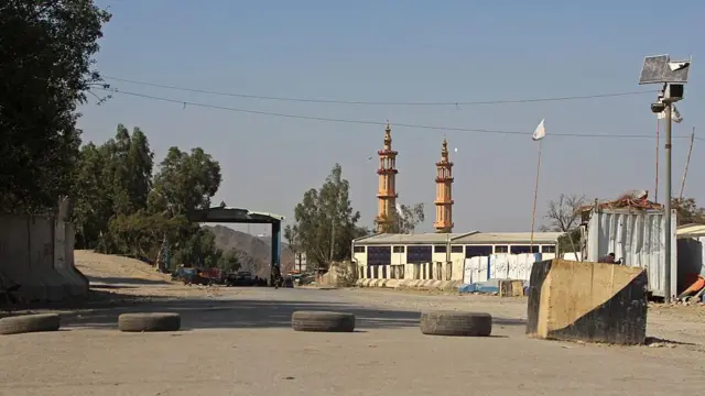 تورخم کې له بندېدا وروسته حالت کې چې هېڅ ګڼه ګوڼه پکې نه لیدل کېږي