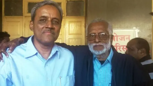 गजानन माधव मुक्तिबोध यांचे पुत्र आणि ज्येष्ठ पत्रकार दिवाकर मुक्तिबोध यांच्यासोबत ज्ञानरंजन