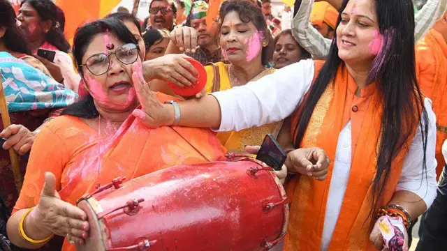 महिलाएं