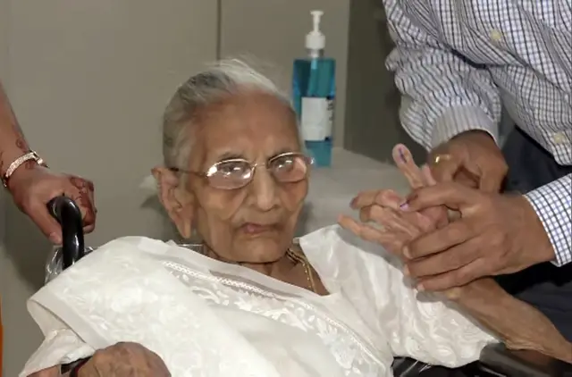 હીરાબહેન મોદી 