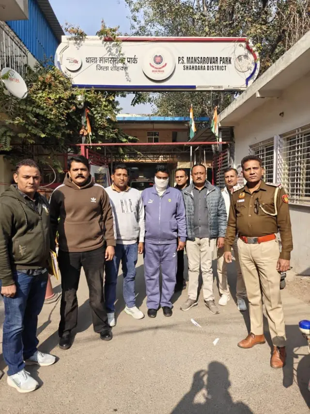 पुलिस की हिरासत में मदन गोपाल तिवारी