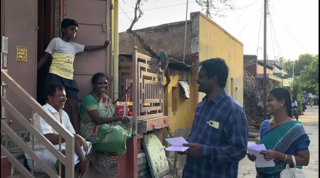 பள்ளியில் பூஜ்ஜியம் மாணவர் சேர்க்கை: ஊதியத்தில் இருந்து மாதம் ரூ.300 உதவித்தொகை தரும் ஆசிரியர்