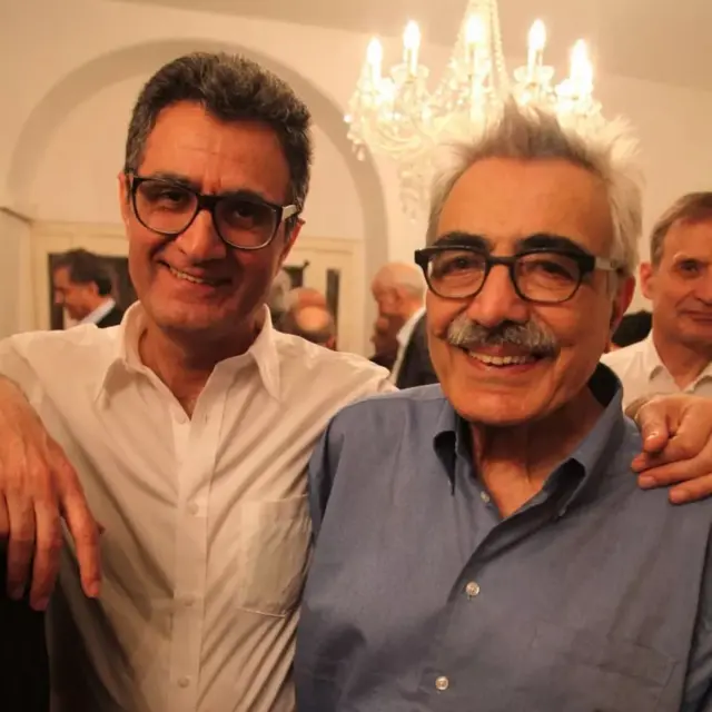 علی امینی در کنار ناصر پاکدامن در پاریس