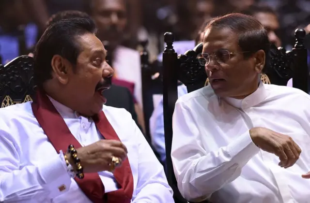 2018 වසරේදී ජනාධිපති මෛත්‍රීපාල සිරිසේන විසින් ප්‍රජාතන්ත්‍රවාදීව පත්වූ පාර්ලිමේන්තුවේ බහුතරයක් තිබූ ආණ්ඩුව පෙරලා දමා හිටපු ජනාධිපති මහින්ද රාජපක්ෂ අගමැතිවරයා බවට පත් කරනු ලැබීය.