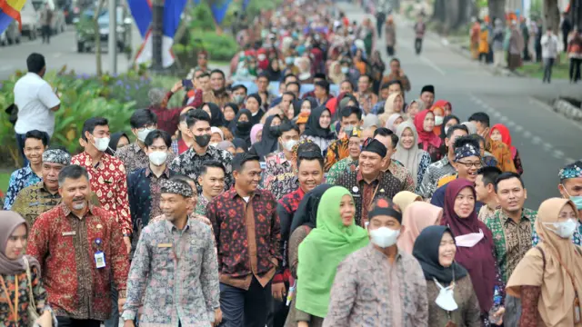 Parade 10.000 ASN Pemprov Jambi mencatat rekor Museum Rekor Dunia Indonesia (MURI), Kamis (29/09).
