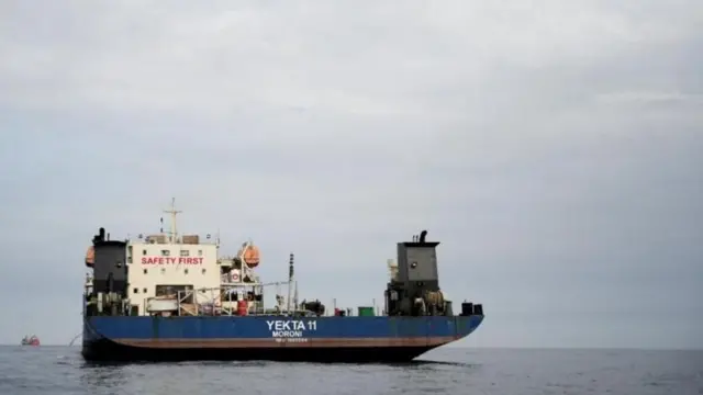 அமெரிக்காவின் கடற்படை முற்றுகை ஹோர்மூஸ் நீரிணையில் எவ்வாறு செயல்படும்?