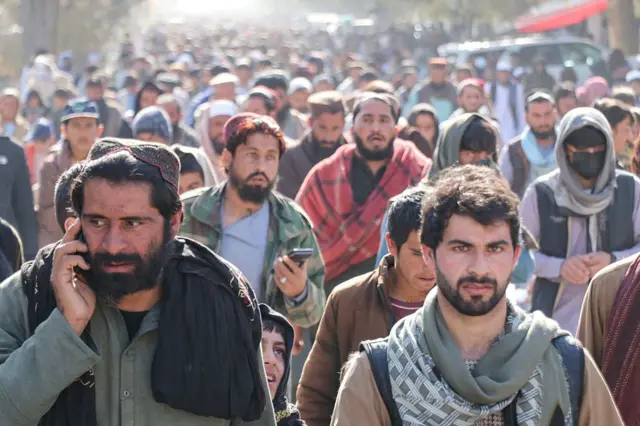 له اعدام وروسته خلک له لوبغالي د وتلو په حال کې دي.