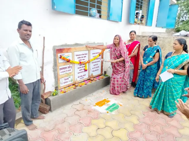 दारुच्या विरोधात आणि पाण्याच्या बाजूने लढणारी नंदुरबारची कणखर सरपंच