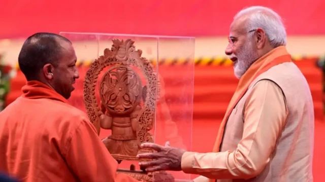  யோகி ஆதித்யநாத் மற்றும் நரேந்திர மோதி