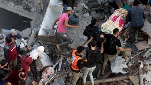 حرب غزة: تحذيرات من الموت بسبب الجوع أو المرض في غزة مع استئناف الحرب -  فايننشال تايمز - BBC News عربي