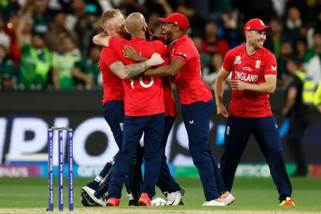 ਇੰਗਲੈਂਡ ਅਤੇ ਪਾਕਿਸਤਾਨ ਵਿਚਕਾਰ ਖੇਡਿਆ ਗਿਆ ਇਹ ਫਾਈਨਲ ਵੀ ਕਾਫ਼ੀ ਰੋਮਾਂਚਕ ਰਿਹਾ।