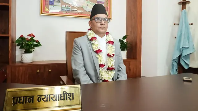 आफ्नो कार्यकक्षमा नवनियुक्त प्रधानन्यायाधीश मनोजकुमार शर्मा