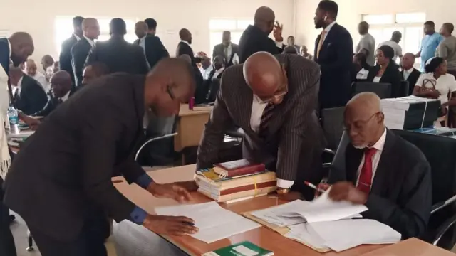 Aworan awọn agbẹjọro nile ẹjọ