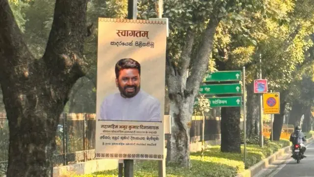 අනුර කුමාර දිසානායක ජනාධිපති ධුරයට පත්විමෙන් පසුව ප්‍රථම විදෙස් සංචාරය ලෙස අද (දෙසැම්බර් 15 වැනිදා) අසල්වැසි ඉන්දියාව බලා පිටත්ව ගියේය.