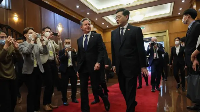 মি. ব্লিঙ্কেনকে দিয়াওইউতাই স্টেট গেস্ট হাউসে অভ্যর্থনা জানানো হয়