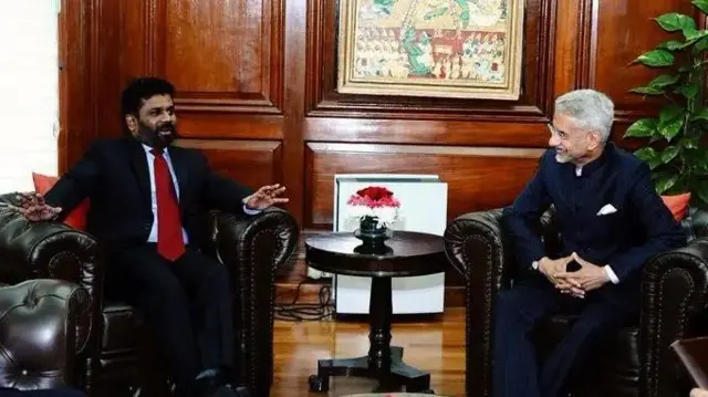 পররাষ্ট্রমন্ত্রী এস জয়শঙ্করের সঙ্গে অনুরা কুমারা দিসানায়েকে।