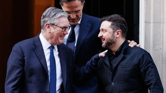 Президент Зеленський, премʼєр Стармер і генсек НАТО Рютте на зустрічі в Даунінг-стріт 17 березня 