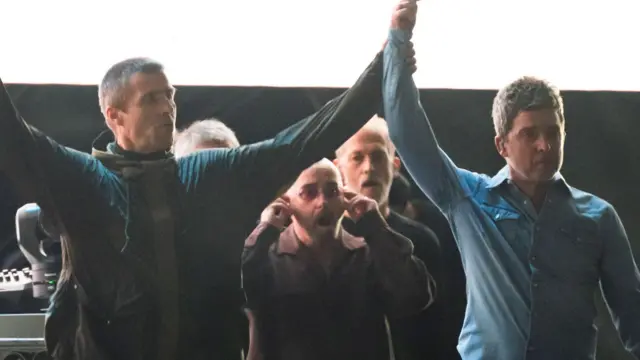 Lijam Galager (levo) i Noel Galager (desno) na povratničkoj turneji