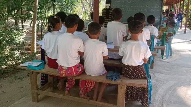 စစ်ကိုင်းက ကြားကာလပညာရေးကျောင်း 