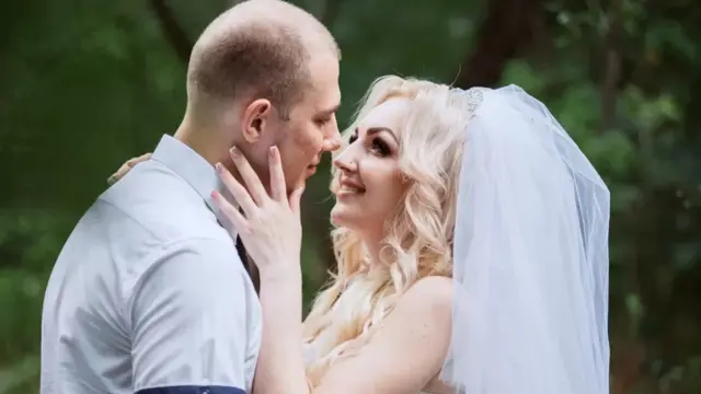 ماریوپل، یوکرین جنگ، سٹریچر، بیوی، حاملہ