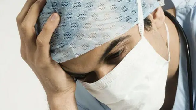 Ilustrasi tenaga kesehatan. Ikatan Dokter Indonesia (IDI) menilai yang menjadi penyebab stres hingga depresi para calon dokter spesialis ini adalah jam kerja yang sangat panjang di rumah sakit residen.