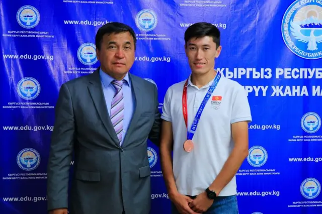 Нурсултанды билим берүү жана илим министри Каныбек Иманалиев кабыл алып куттуктады