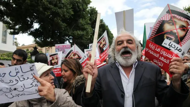 জামাল খাশোগজির হত্যাকাণ্ডের বিরুদ্ধে বিশ্বজুড়ে বিক্সোভ হয়। তেমনটি একটি বিক্ষোভ তিউনিসিয়ায়