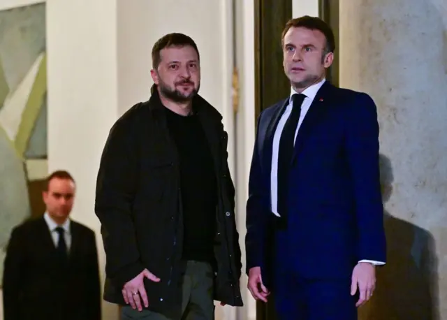 ولودیمیر زلنسکی، رئیس‌جمهوری اوکراین بارها در هفته‌های گذشته از کشورهای غربی درخواست کمک‌های تسلیحاتی پیشرفته کرده است