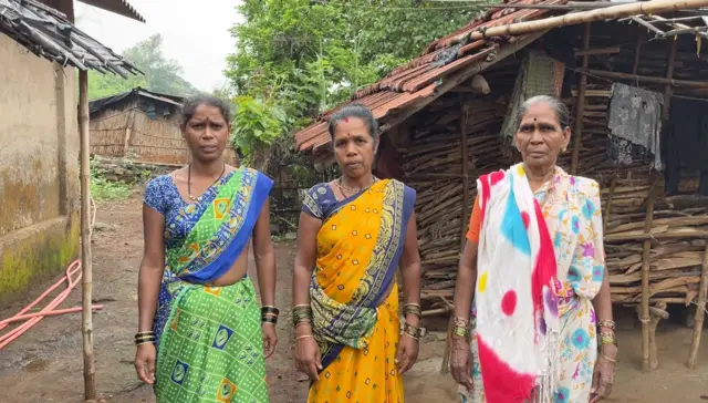 प्रशासन आमच्याकडे कायम दुर्लक्ष करत असल्याची खंत स्थानिकांनी व्यक्त केली.