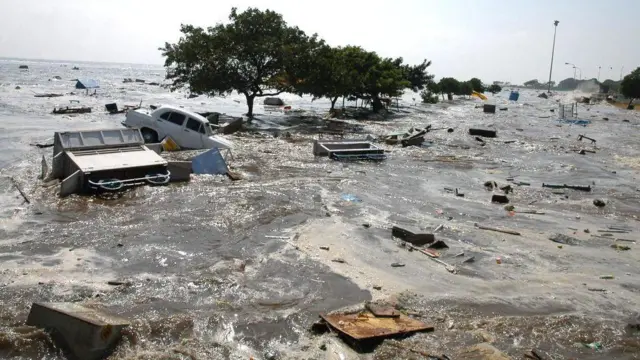 ‘கள்ளக்கடல்’ சீற்றம்