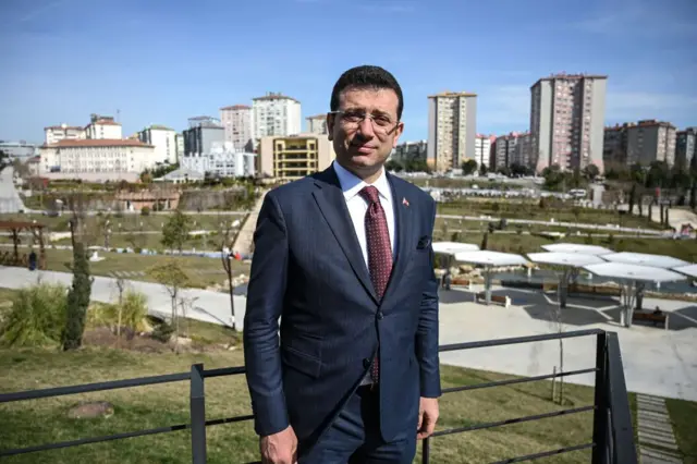 İmamoğlu'nun 2019 yılındaki yerel seçimler öncesinde, Beylikdüzü'nde çekilmiş bir fotoğrafı