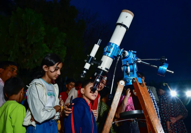 ગુવાહાટી, ગુજરાત, ચંદ્રગ્રહણ, વિજ્ઞાન, બીબીસી ગુજરાતી, ખગોળીય ઘટના