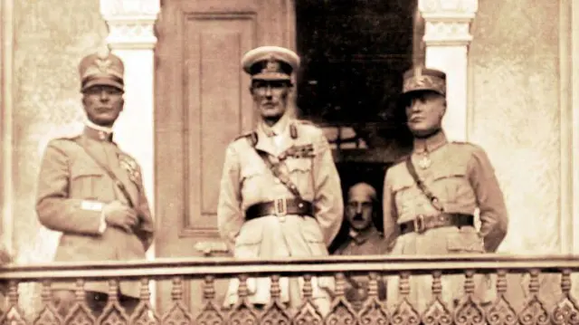 Charles Harington (ortada) İtalyan ve Fransız birliklerinin generalleriyle birlikte İstanbul'da