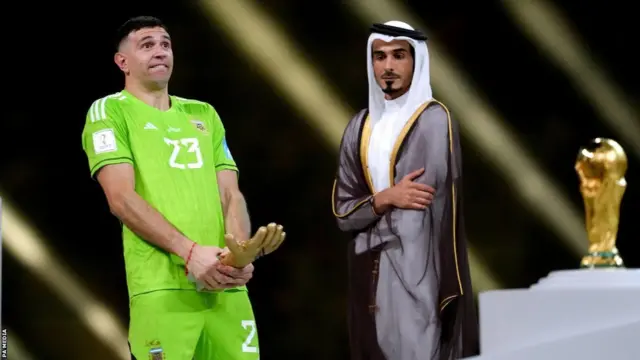 Maartineez mallattoo agarsiisaa tureen qeeqameera