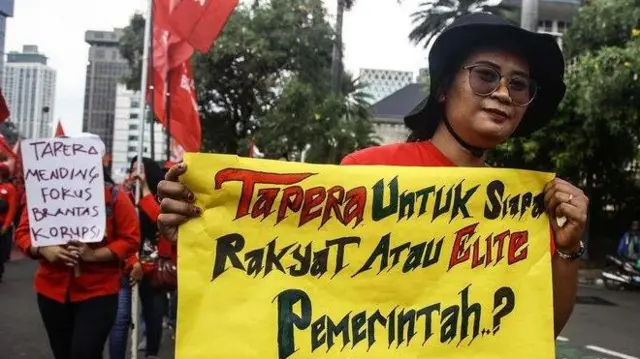 Buruh yang tergabung dalam Gerakan Buruh bersama Rakyat (Gebrak) menggelar aksi demo menolak Tabungan Perumahan Rakyat (Tapera) pada 27 Juni 2024. 