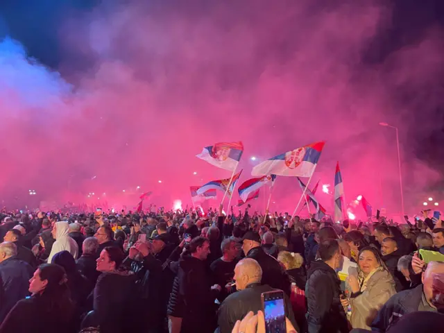 Vatromet i baklje na kraju skupa "Ne damo Srbiju"