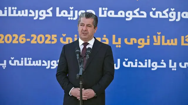 Mesrur Barzani bir konuşma yapıyor.