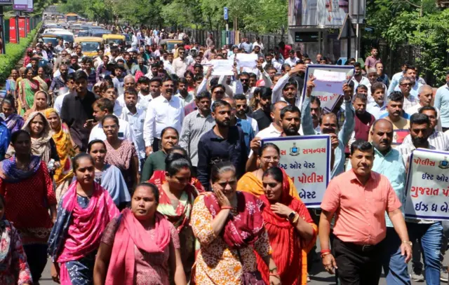 પોલીસ સમન્વય સમિતિ નામની એક બિનસરકારી સંસ્થાએ જગદિશ બાંગરવા અને પોલીસના સમર્થનમાં રાજકોટ શહેરમાં બુધવારે કાઢેલ રેલીની તસવીર