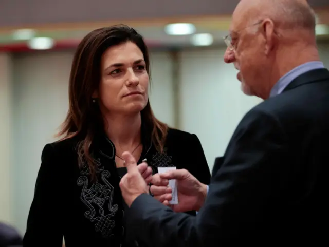 Юдіт Варга розмовляє з чоловіком