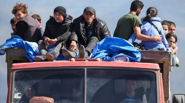 भागते लोग