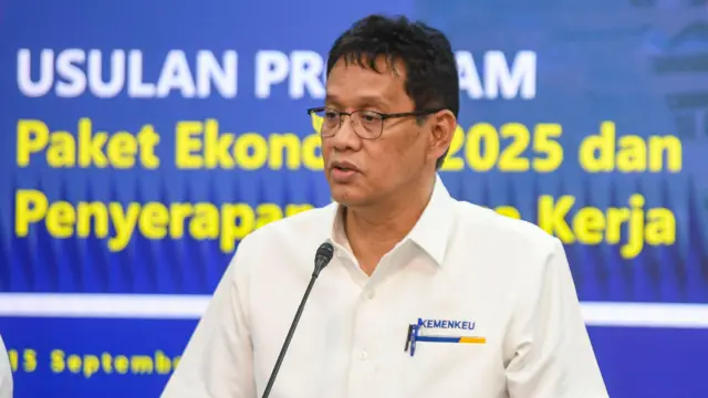 Menkeu Purbaya Yudhi Sadewa memberikan keterangan terkait program paket ekonomi di Kantor Kepresidenan, Jakarta, Senin (15/9/2025).