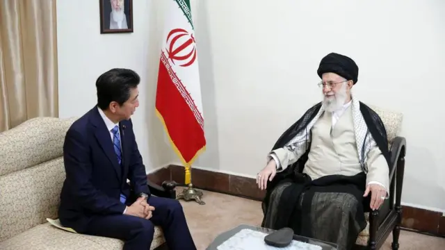 علی خامنه‌ای و شینزو آبه 