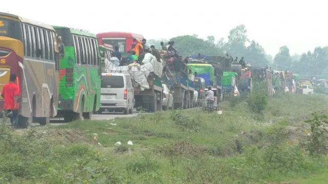 মহাসড়কে যানজট